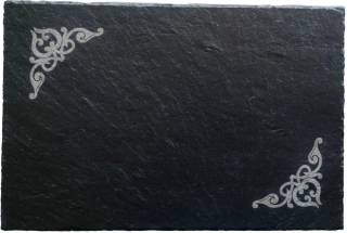 Podnos s gravírovaným dekorom